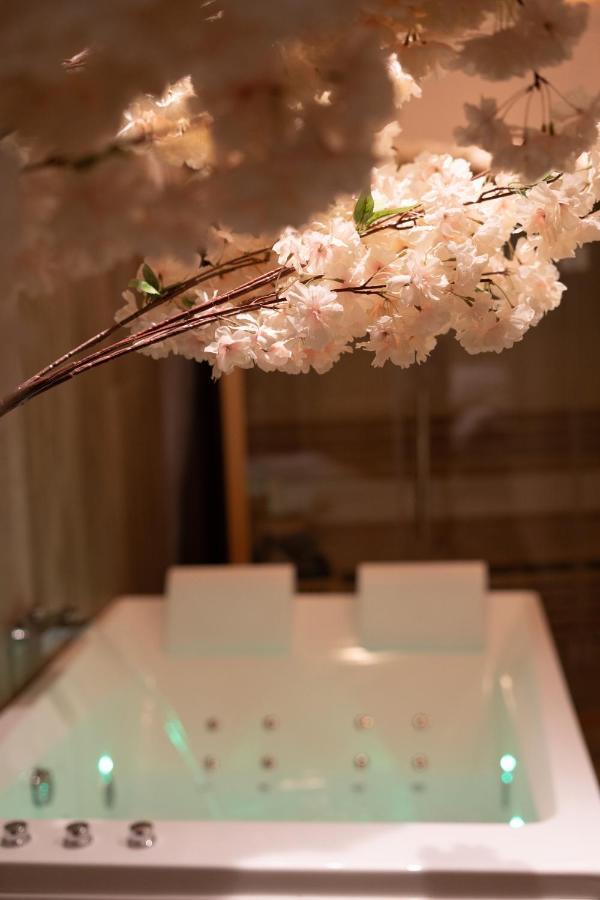 Capsule Thailande I Sauna I Balneo I Console I Jeux En Bois I Cinema I Cour Interieure Trith-Saint-Leger Екстер'єр фото