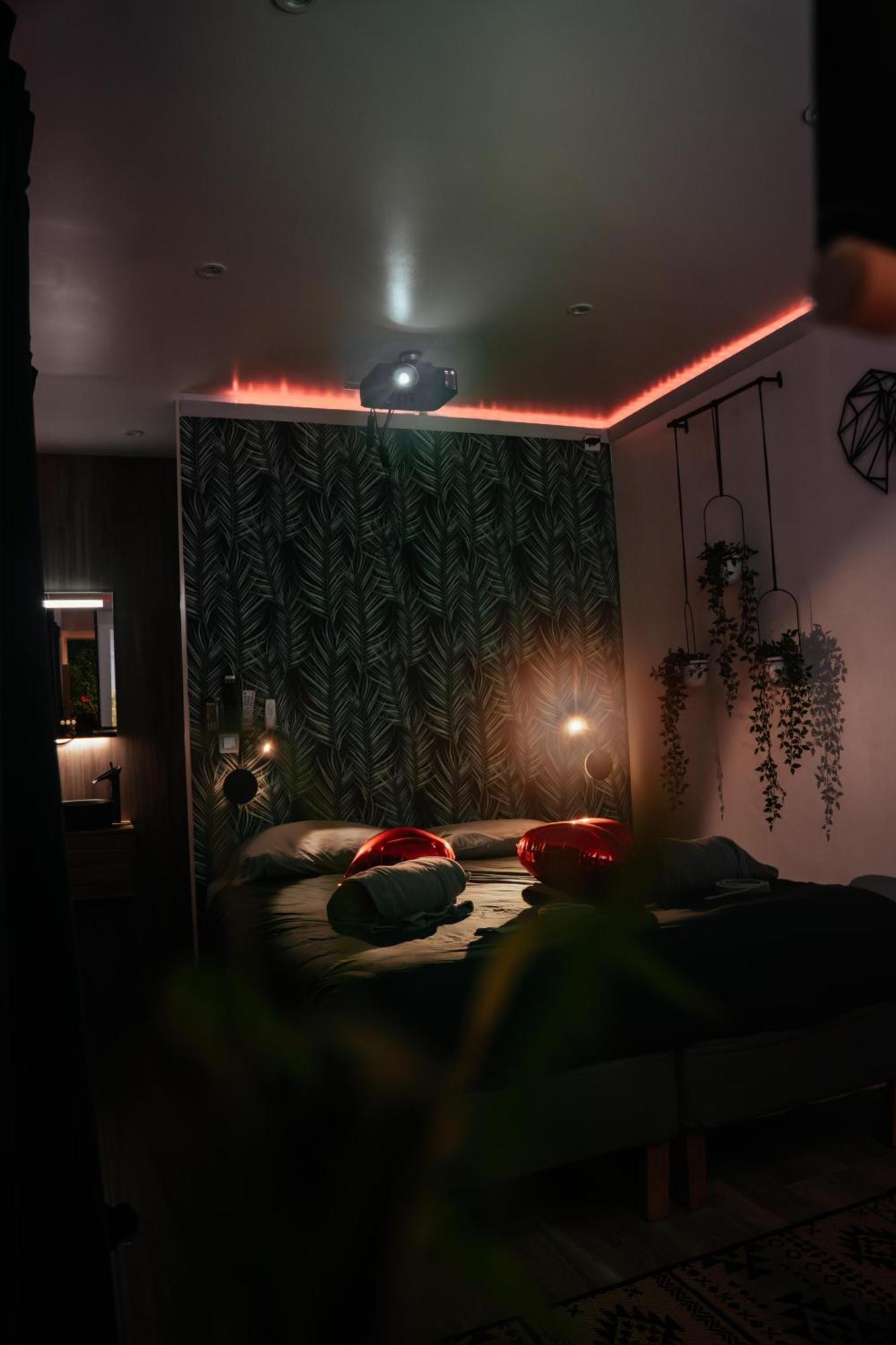 Capsule Thailande I Sauna I Balneo I Console I Jeux En Bois I Cinema I Cour Interieure Trith-Saint-Leger Екстер'єр фото